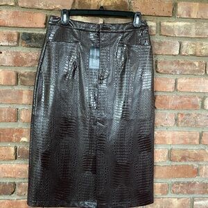 Elegant Brown Crocodile-Patterned Skirt - Size 6
